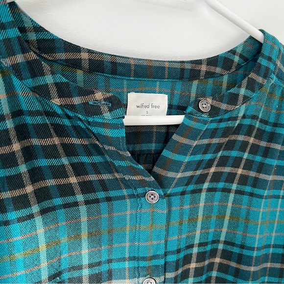 Aritzia button up size small - Picture 3 of 4